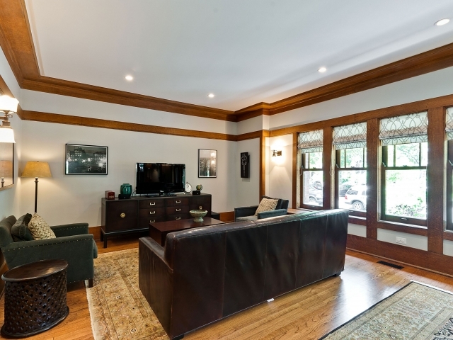 1201 E 56th Street Property Photo 7