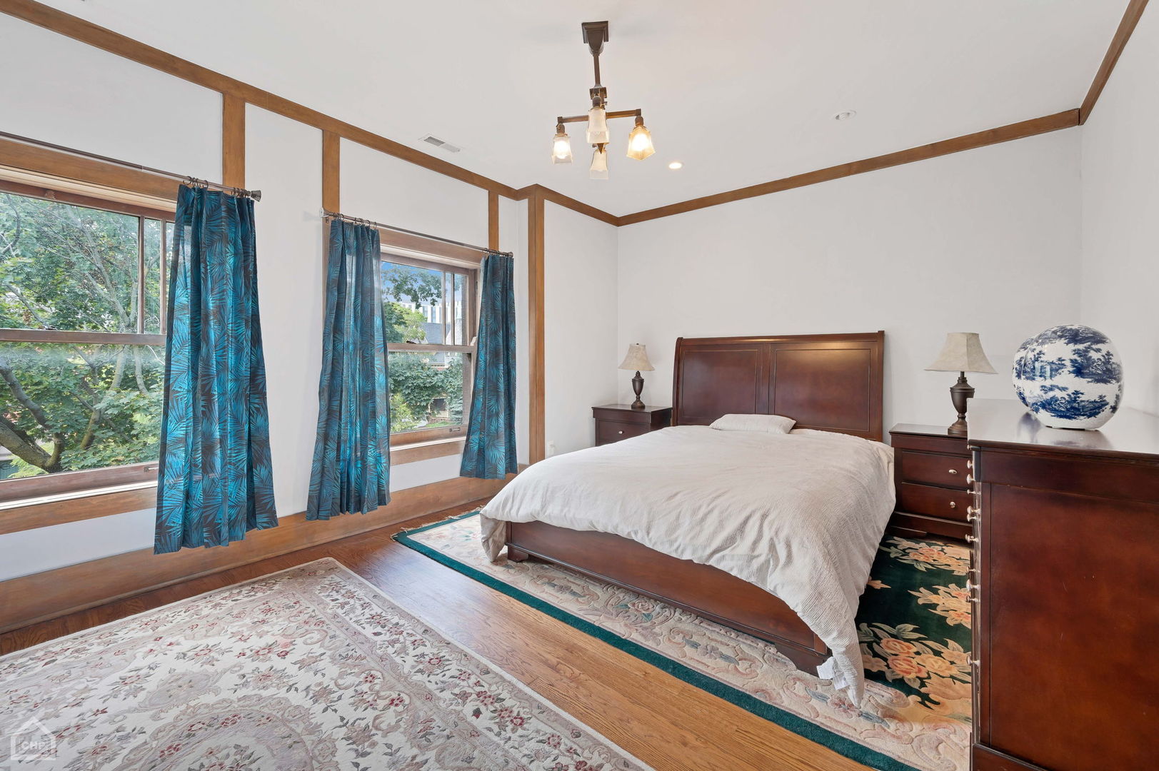 1201 E 56th Street Property Photo 18