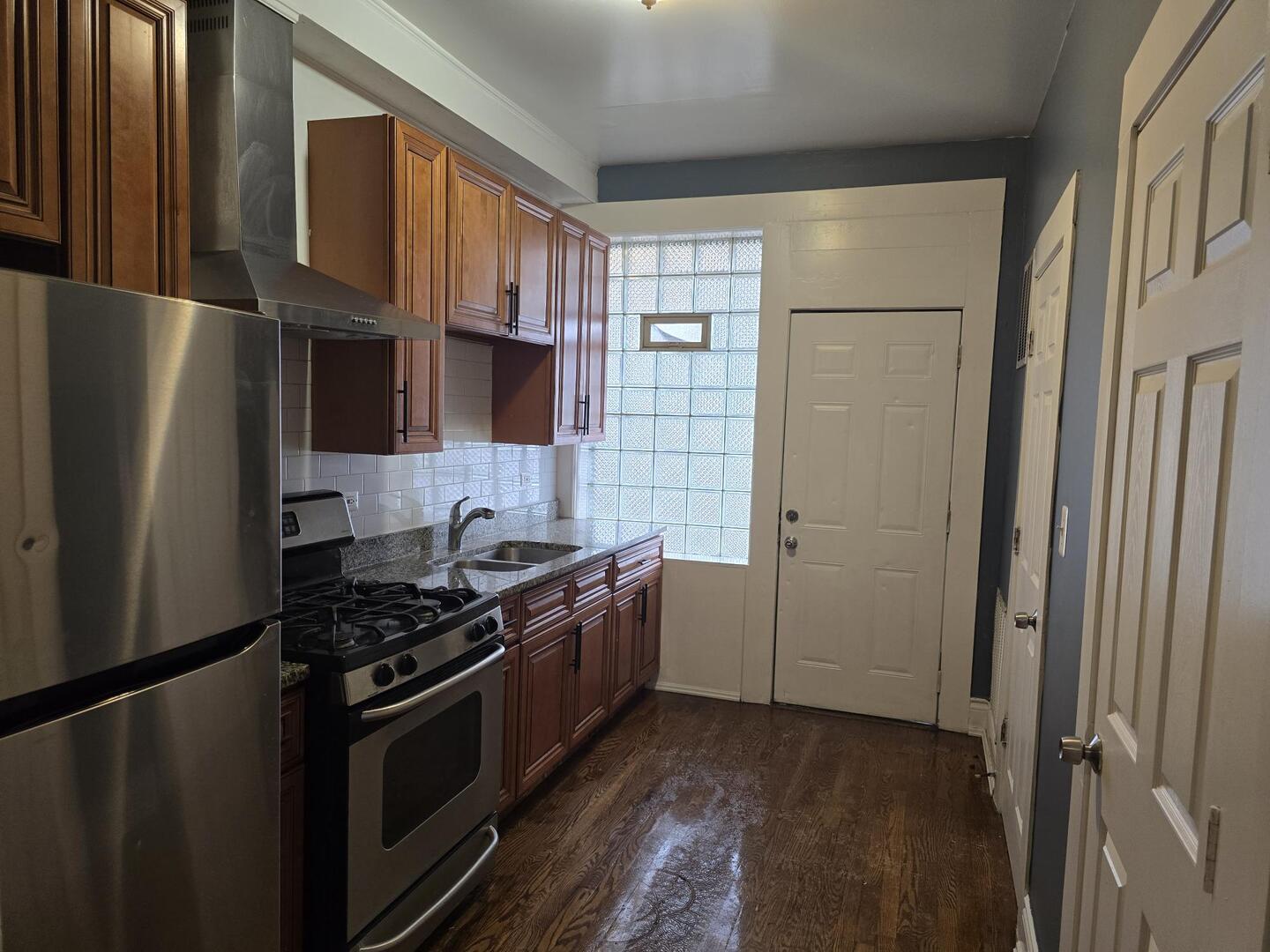 7317 S Union Avenue Property Photo 4