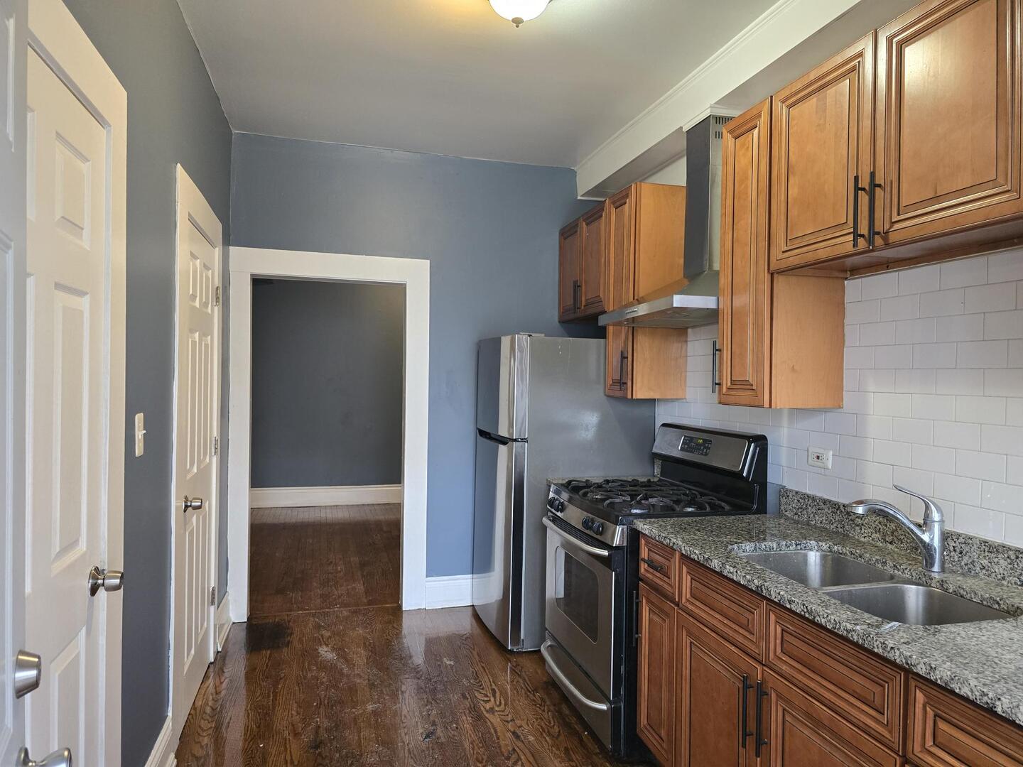 7317 S Union Avenue Property Photo 5