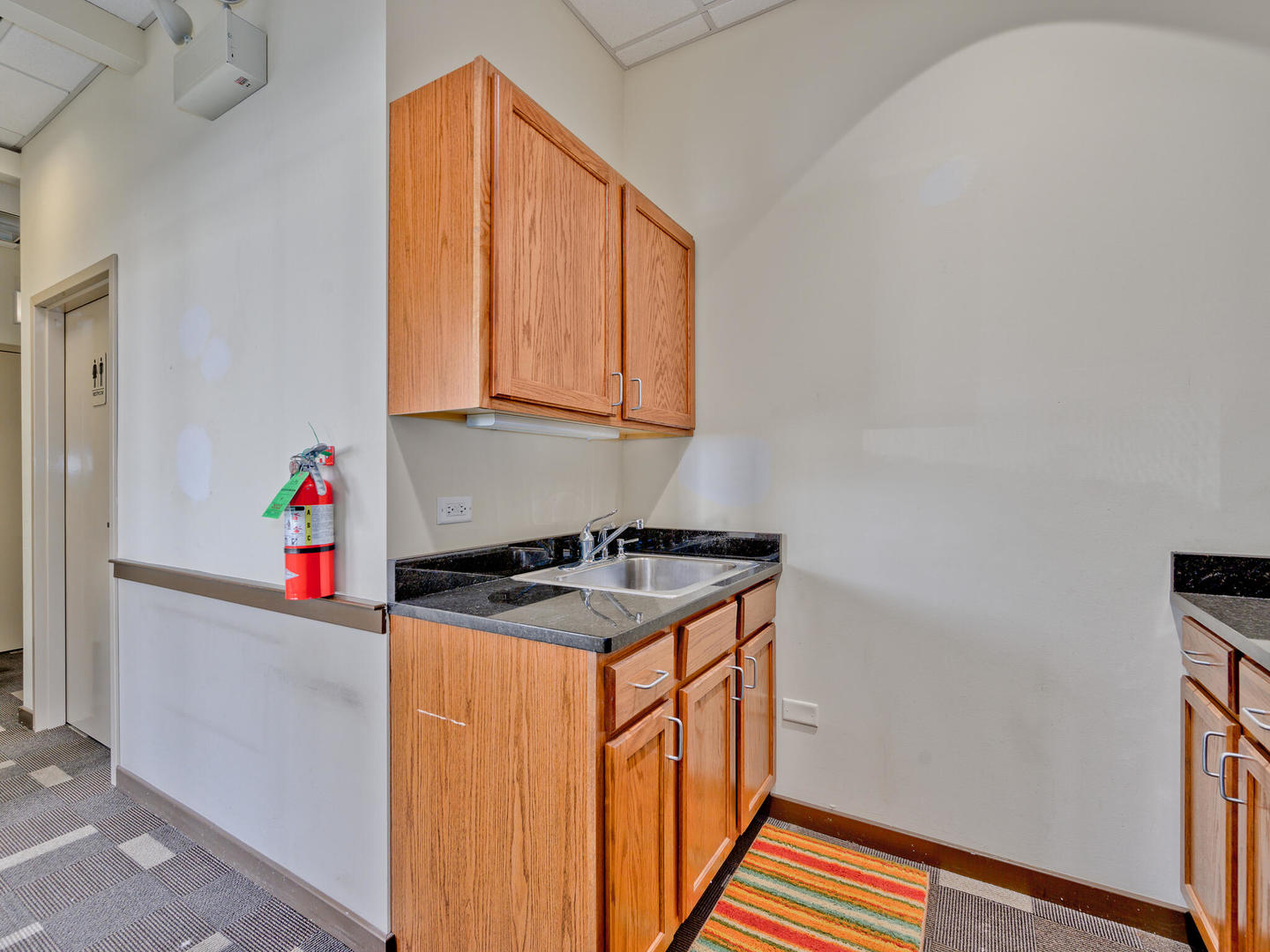 5582 N Lincoln Avenue C2 Property Photo 8