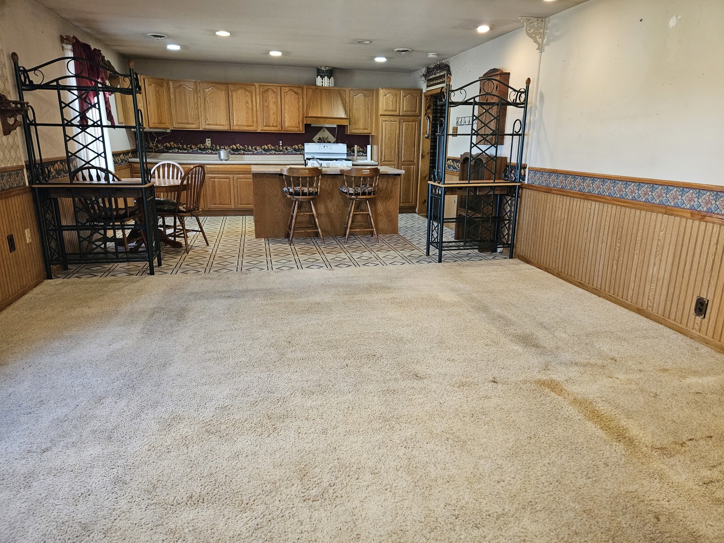 1408 N State Rte 1-17 Property Photo 4