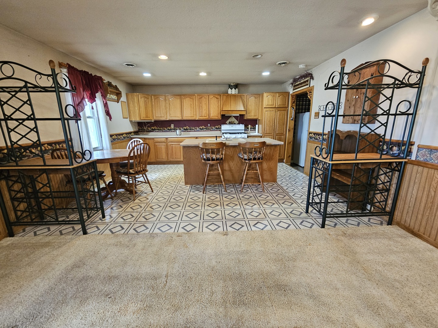 1408 N State Rte 1-17 Property Photo 5