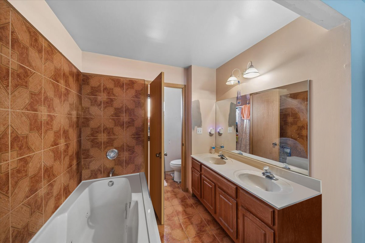 22979 Eastwind Drive Property Photo 13