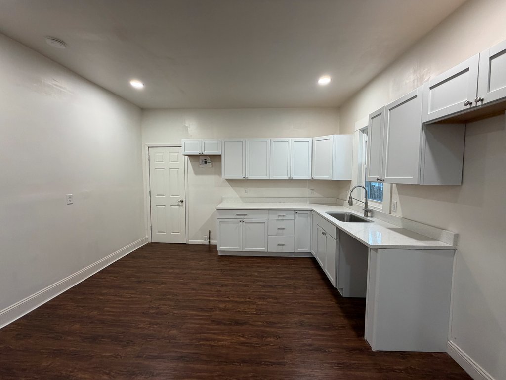 718 17th Street Property Photo 8