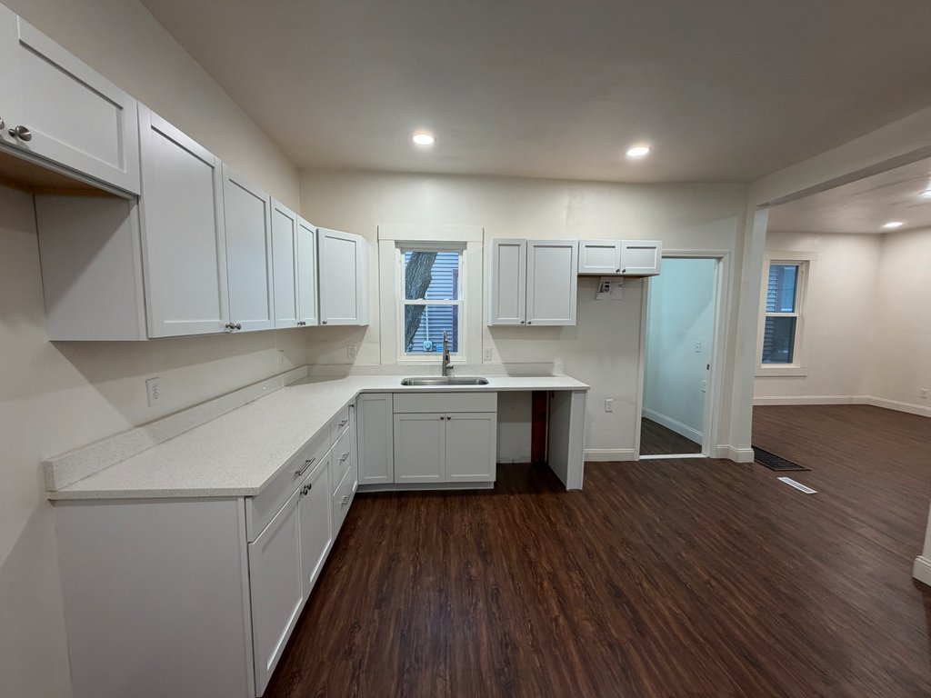 718 17th Street Property Photo 10