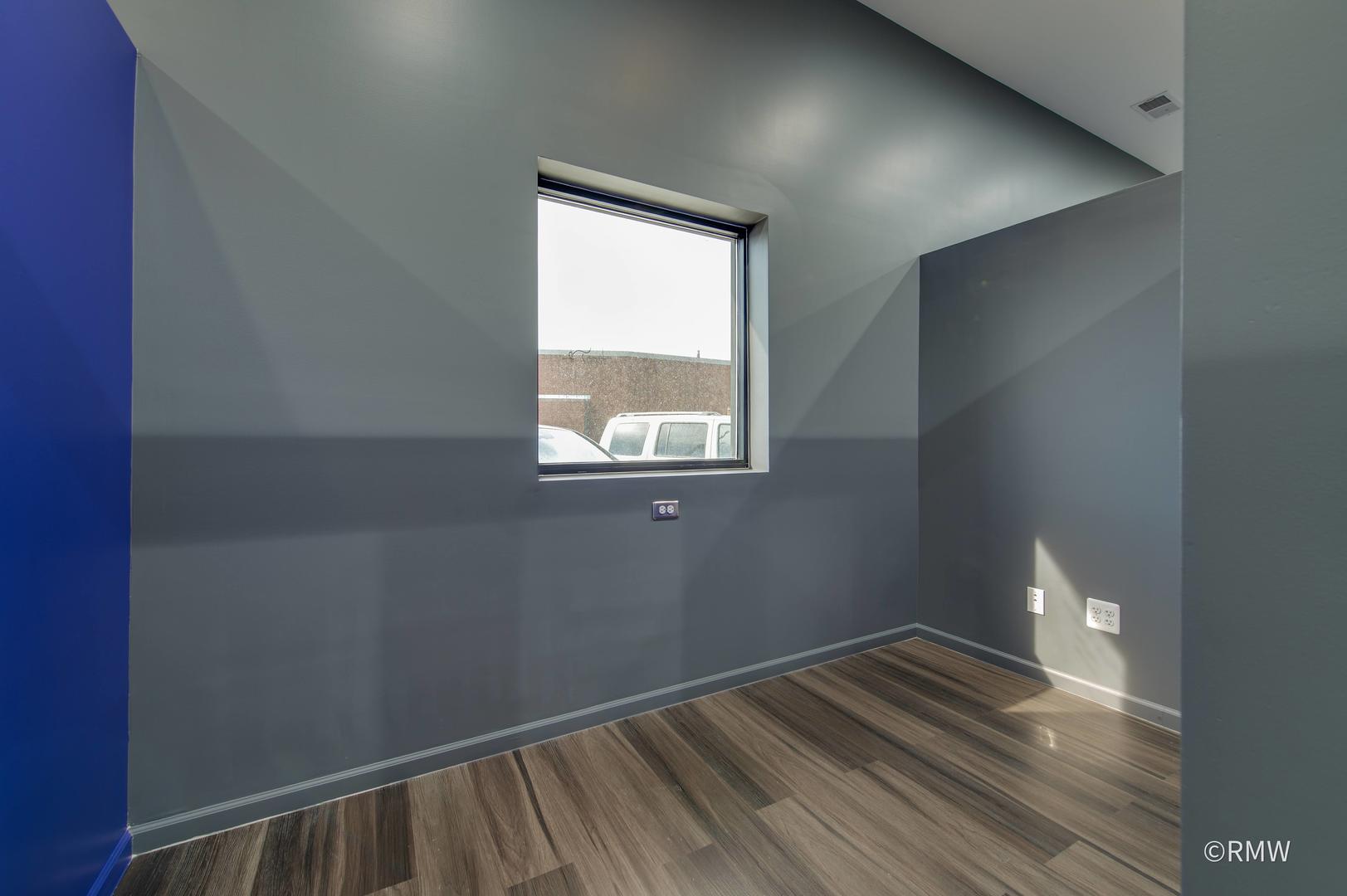 80 W Lake Street Property Photo 10