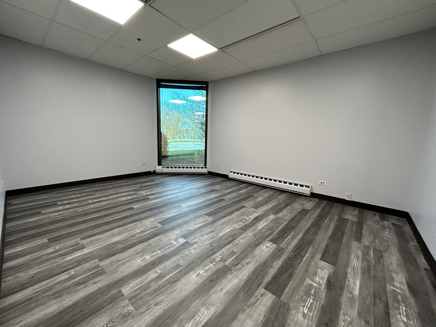 977 N Oaklawn Avenue Property Photo 8