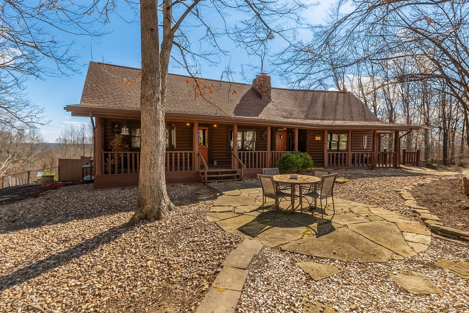 1425 Skyline Drive Property Photo 1