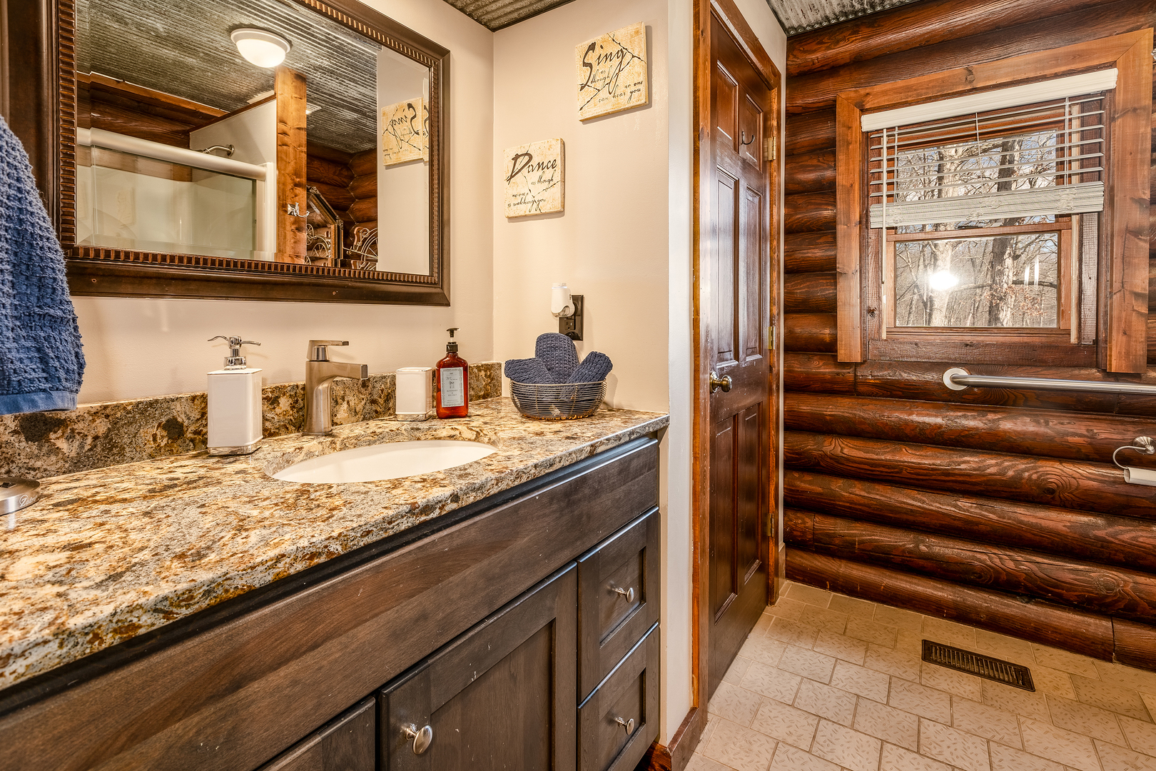 1425 Skyline Drive Property Photo 13