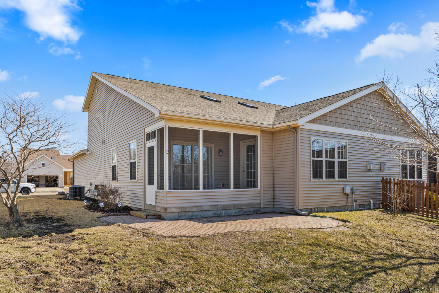 2517 Pembrook Point Property Photo 4