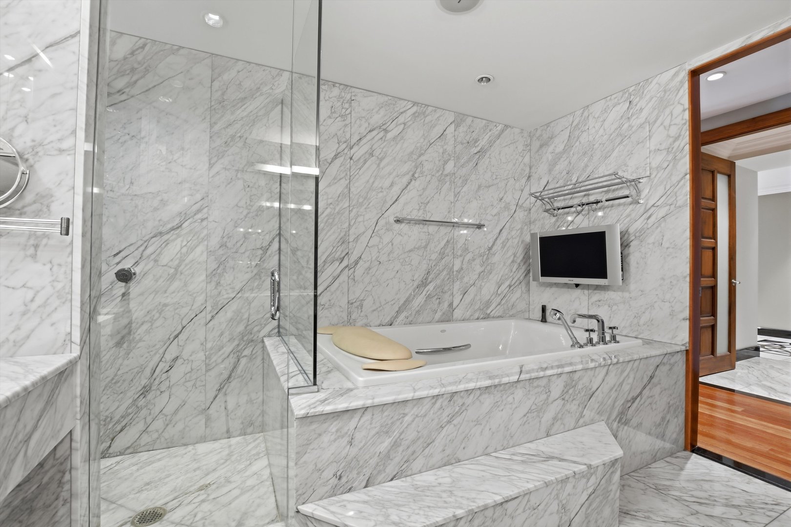 840 N Lake Shore Drive 201 Property Photo 15