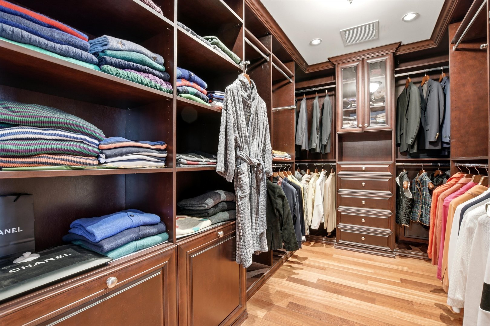 840 N Lake Shore Drive 201 Property Photo 17