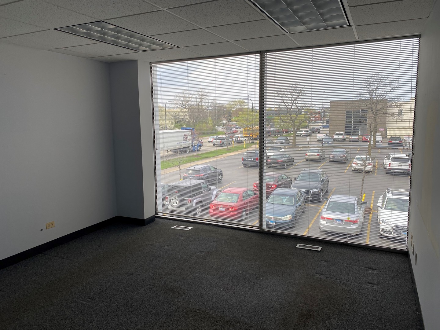 7101 N Cicero Avenue Property Photo 5