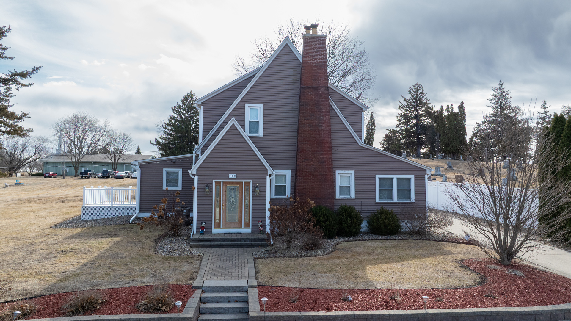105 S Bluff Street Property Photo 1