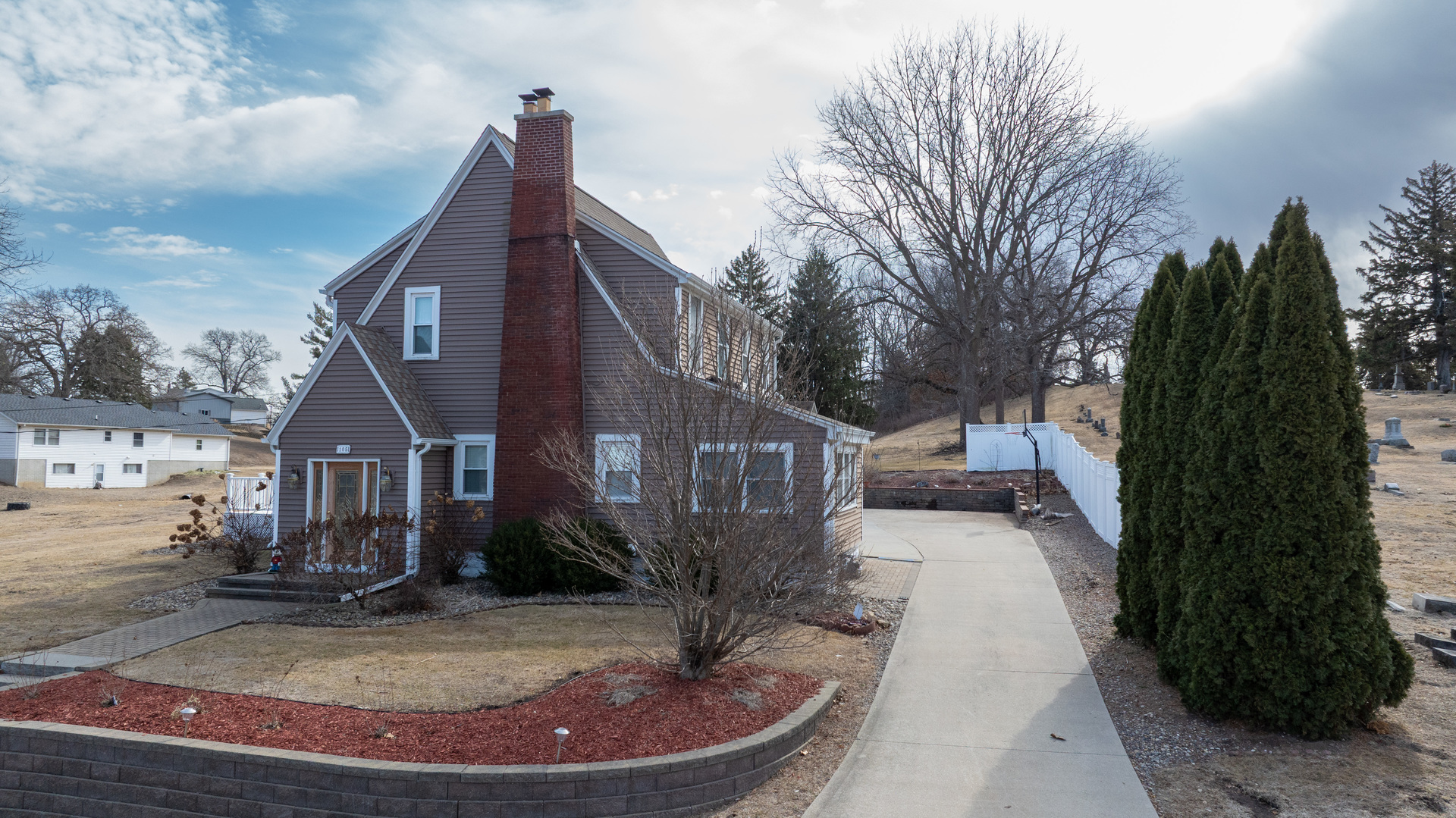 105 S Bluff Street Property Photo 2