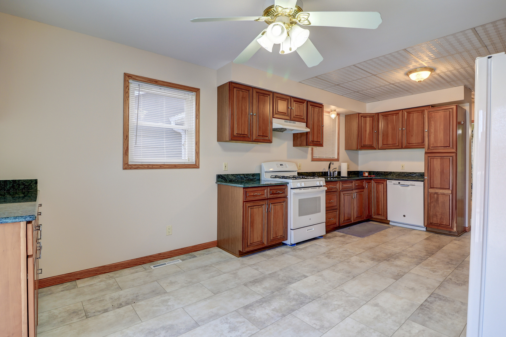 105 S Bluff Street Property Photo 4