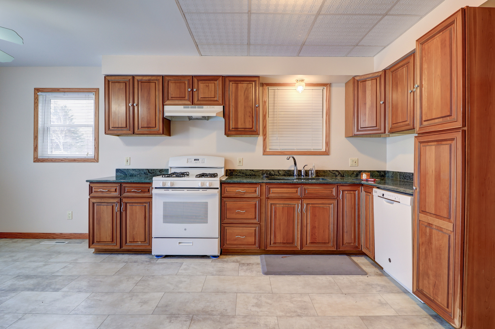 105 S Bluff Street Property Photo 6