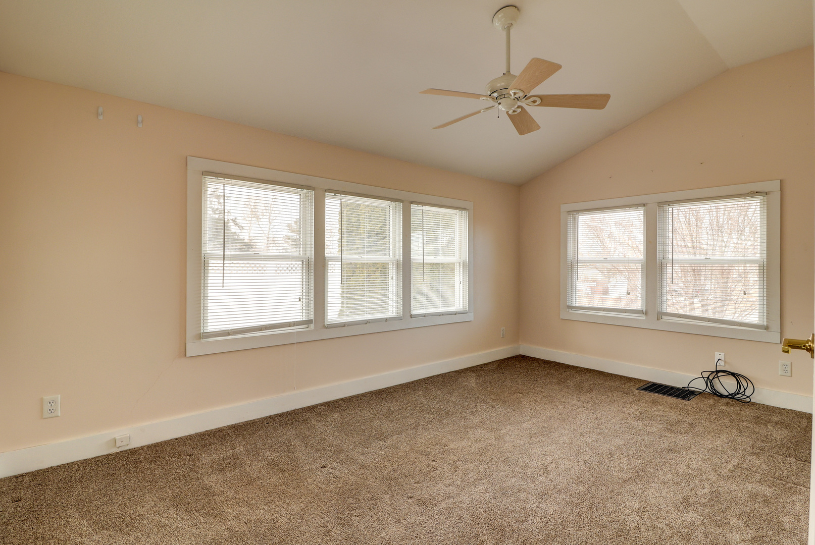 105 S Bluff Street Property Photo 12