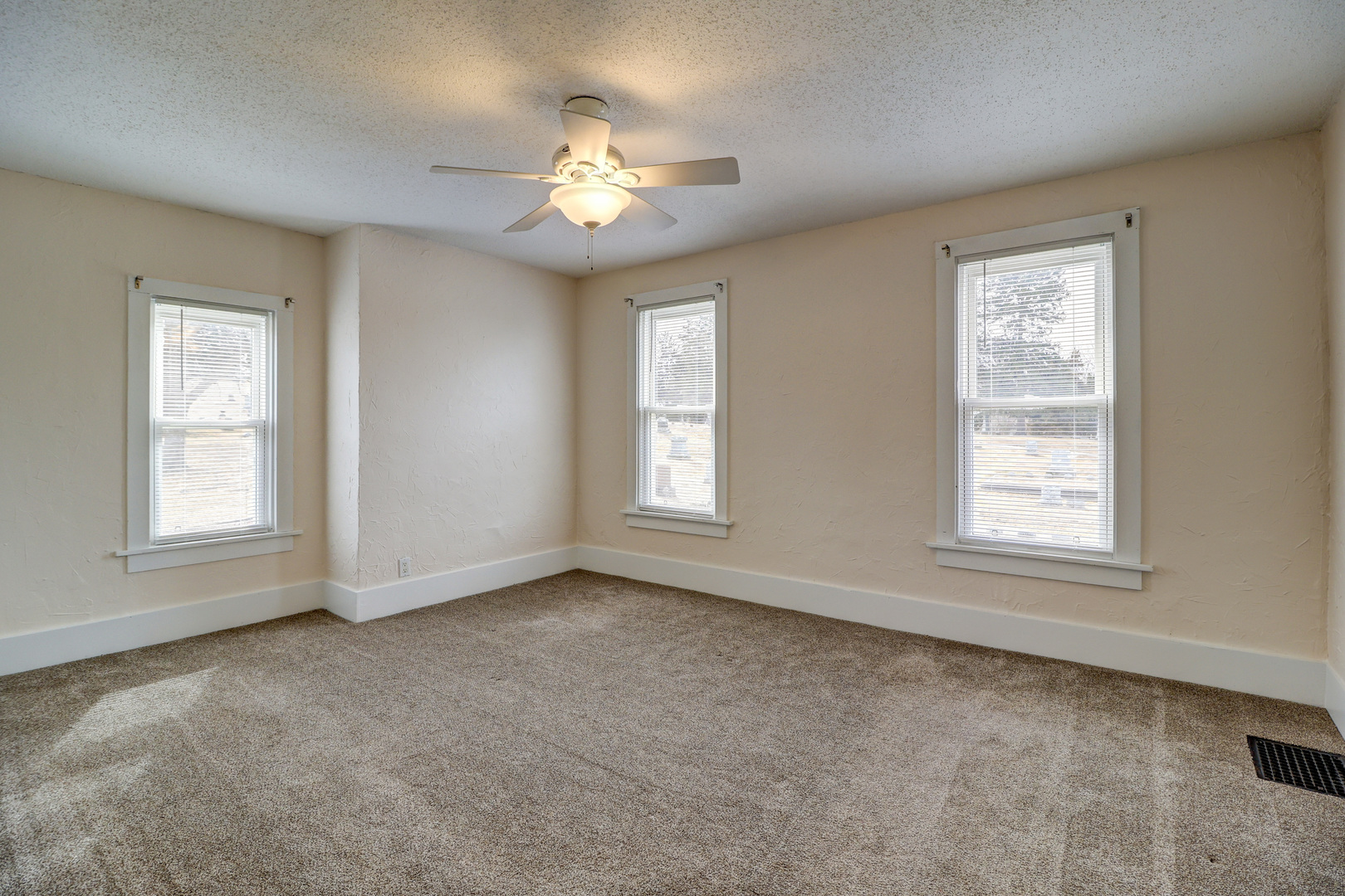 105 S Bluff Street Property Photo 19