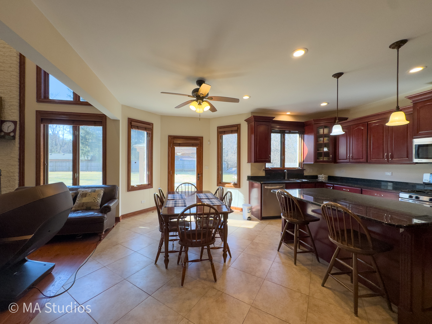 9030 Elm Avenue Property Photo 14