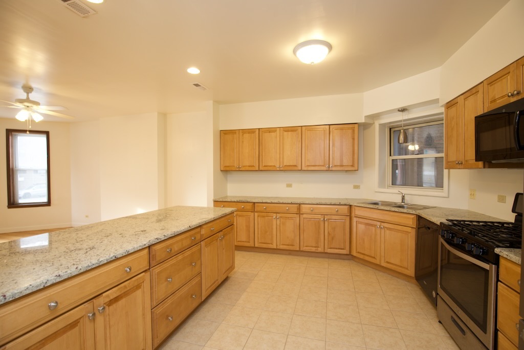 6713 N Sheridan Road 2n Property Photo 4