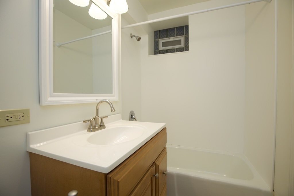 6713 N Sheridan Road 2n Property Photo 13