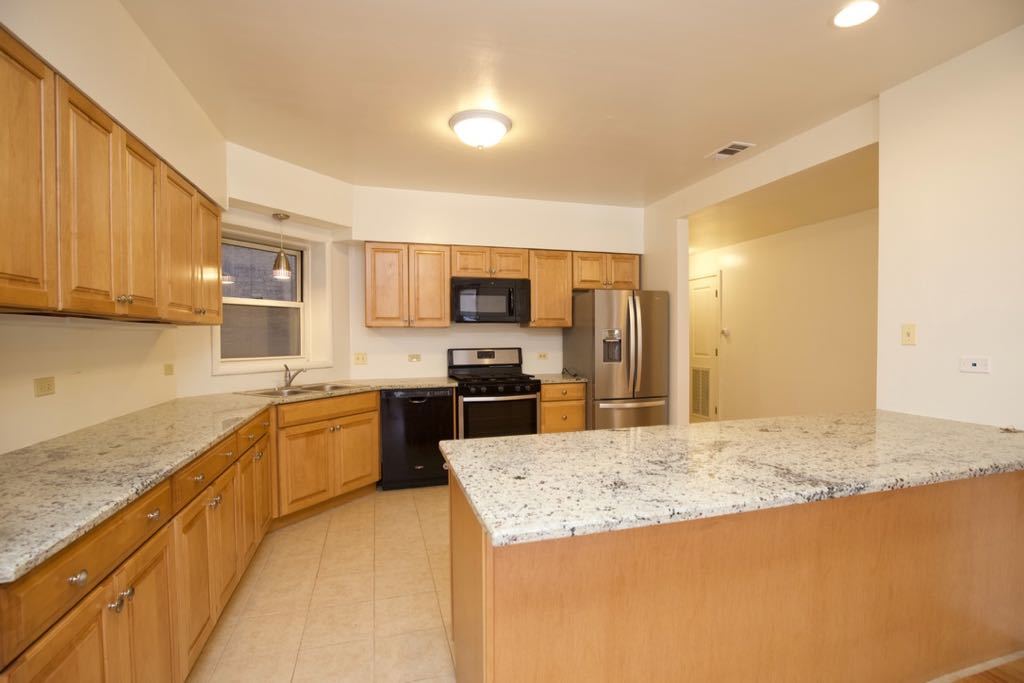 6713 N Sheridan Road 1n Property Photo 3