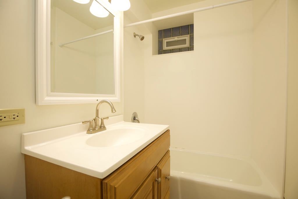 6713 N Sheridan Road 1n Property Photo 13