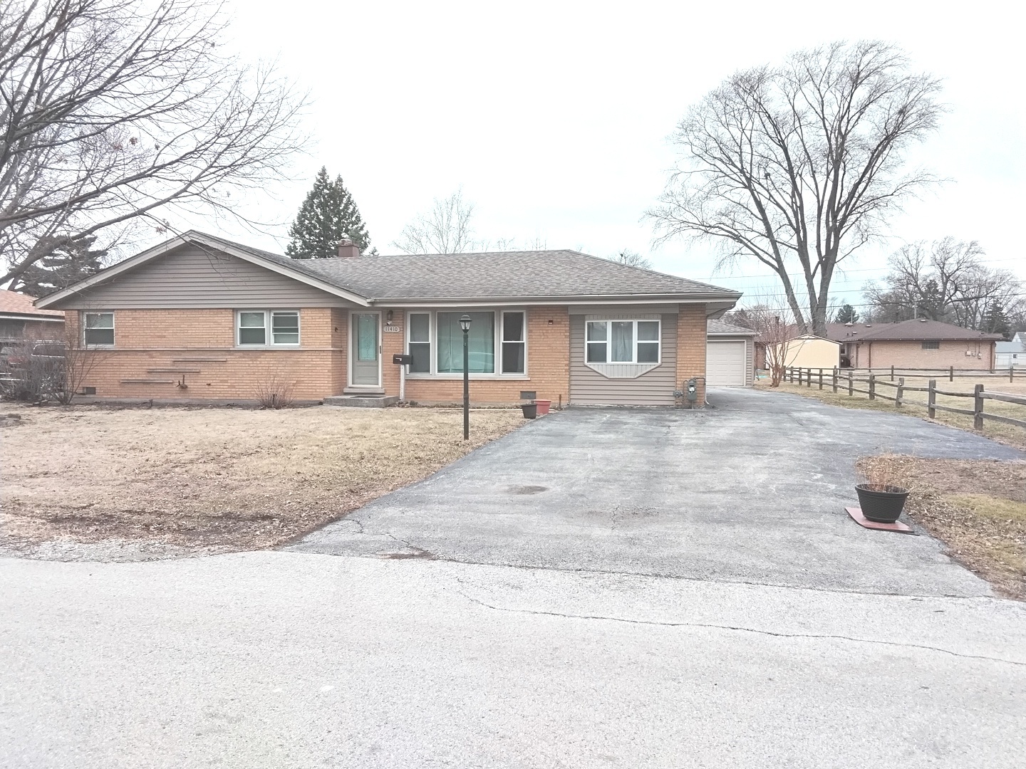 11410 S Neenah Avenue Property Photo 1