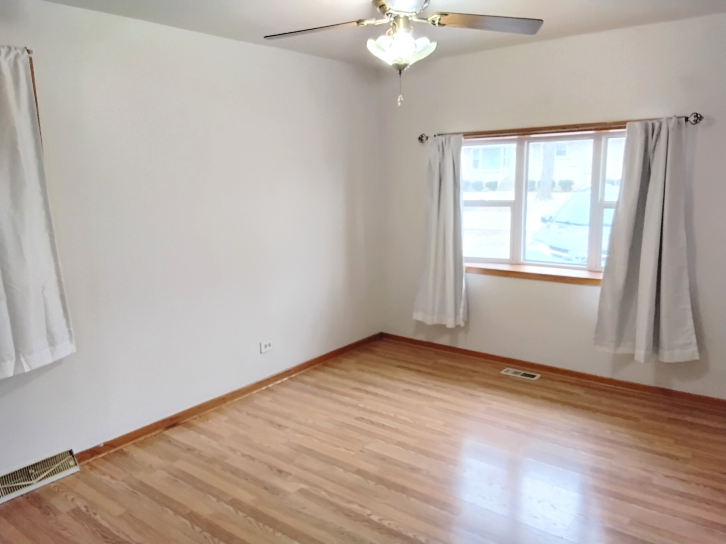 11410 S Neenah Avenue Property Photo 11