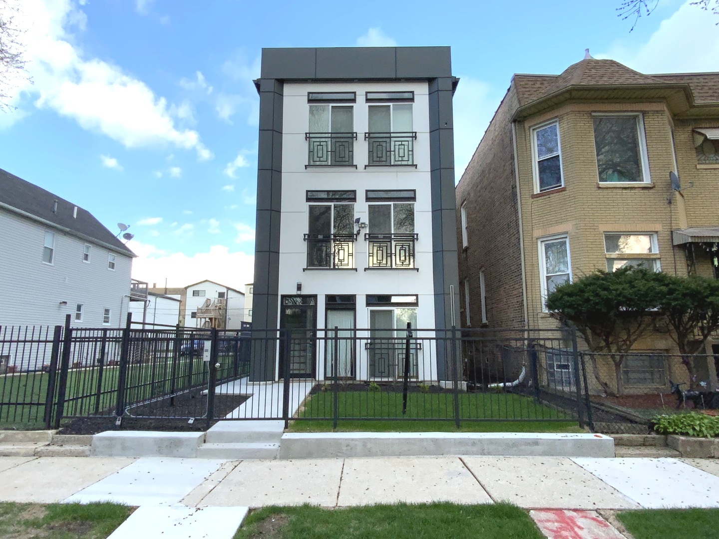 6325 S Langley Avenue Property Photo 1