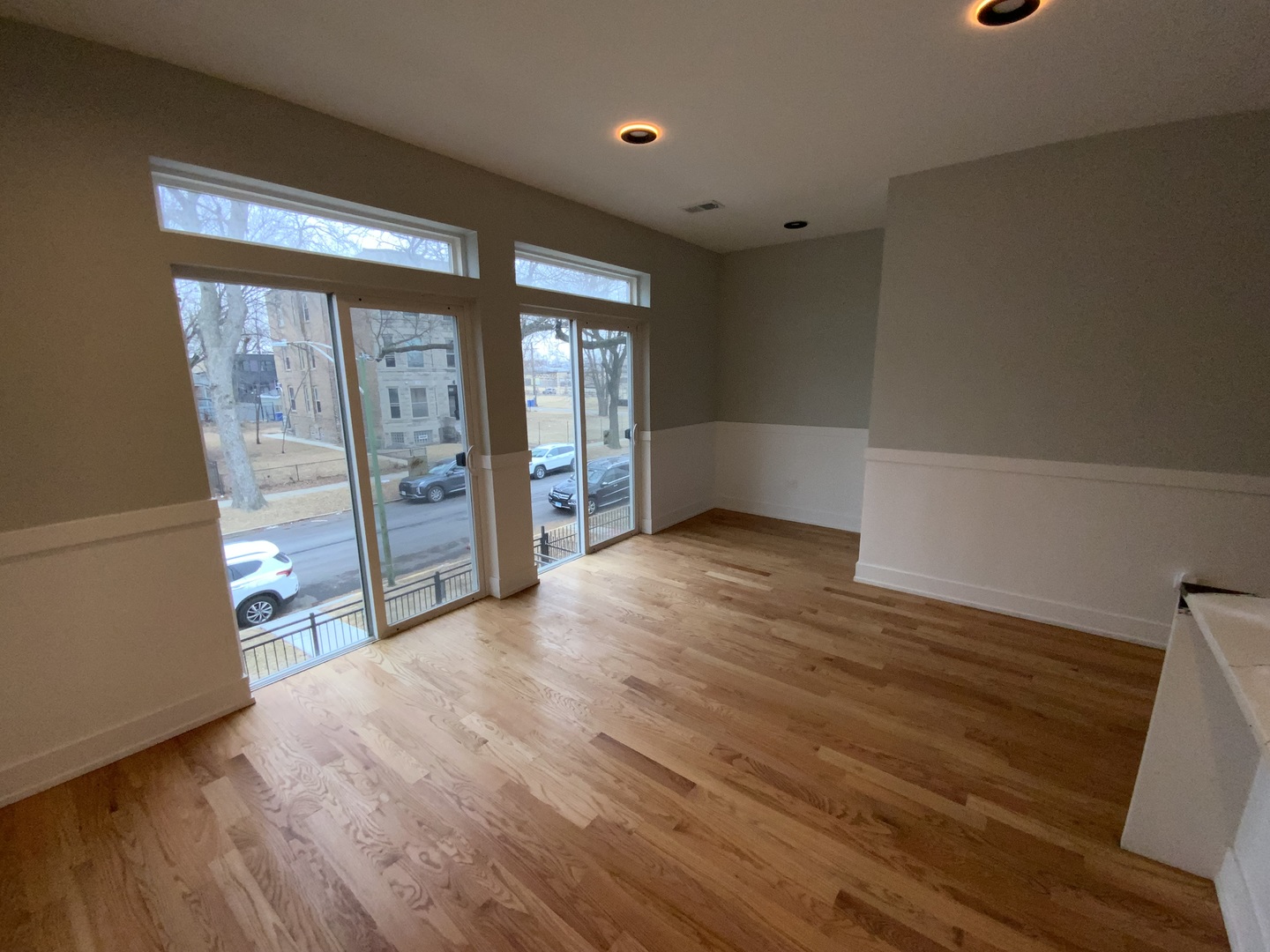 6325 S Langley Avenue Property Photo 16