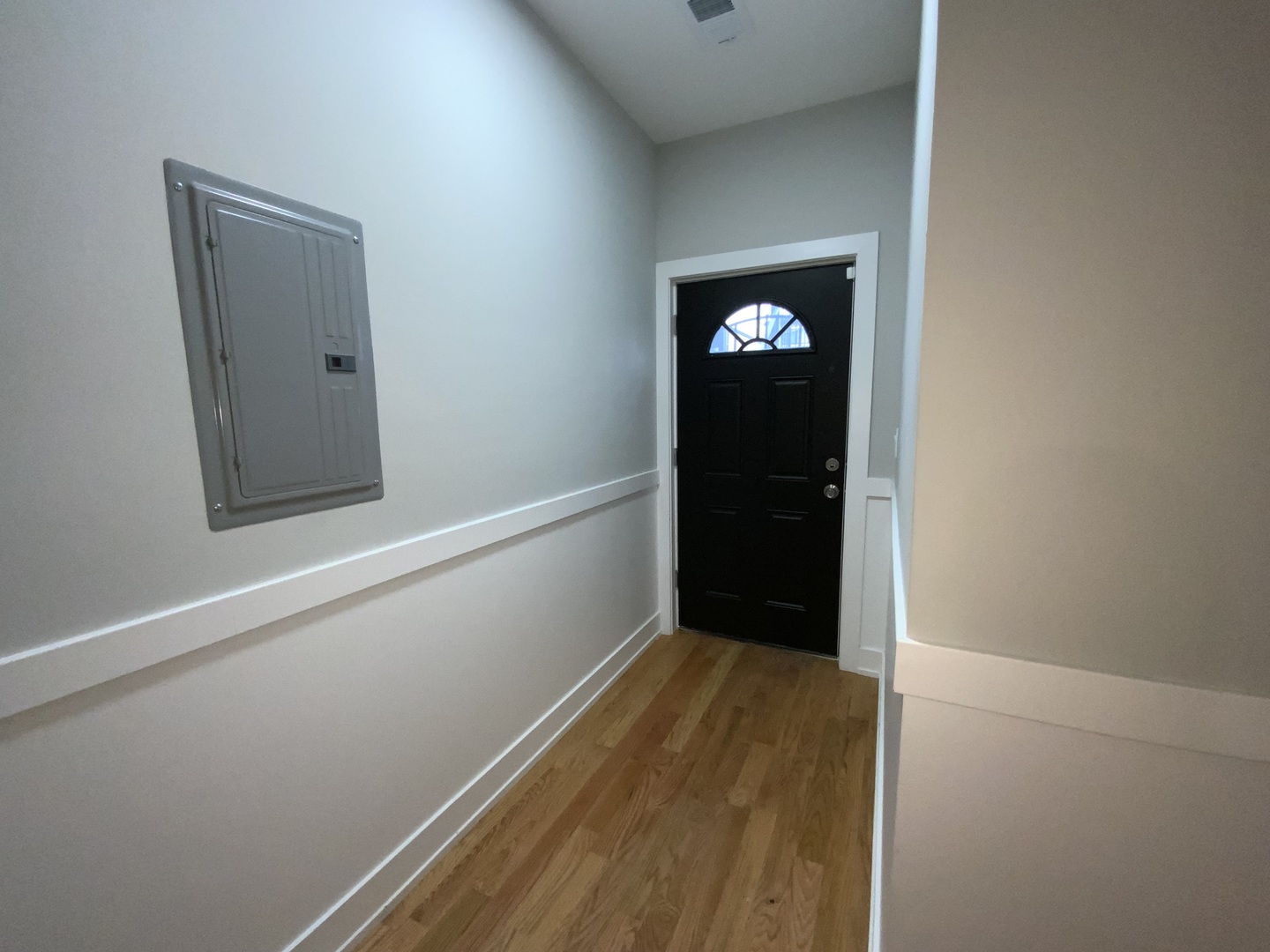 6325 S Langley Avenue Property Photo 23
