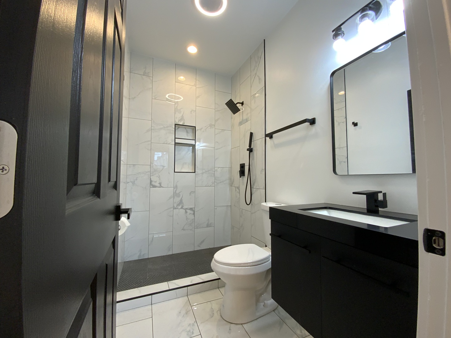 6325 S Langley Avenue Property Photo 25
