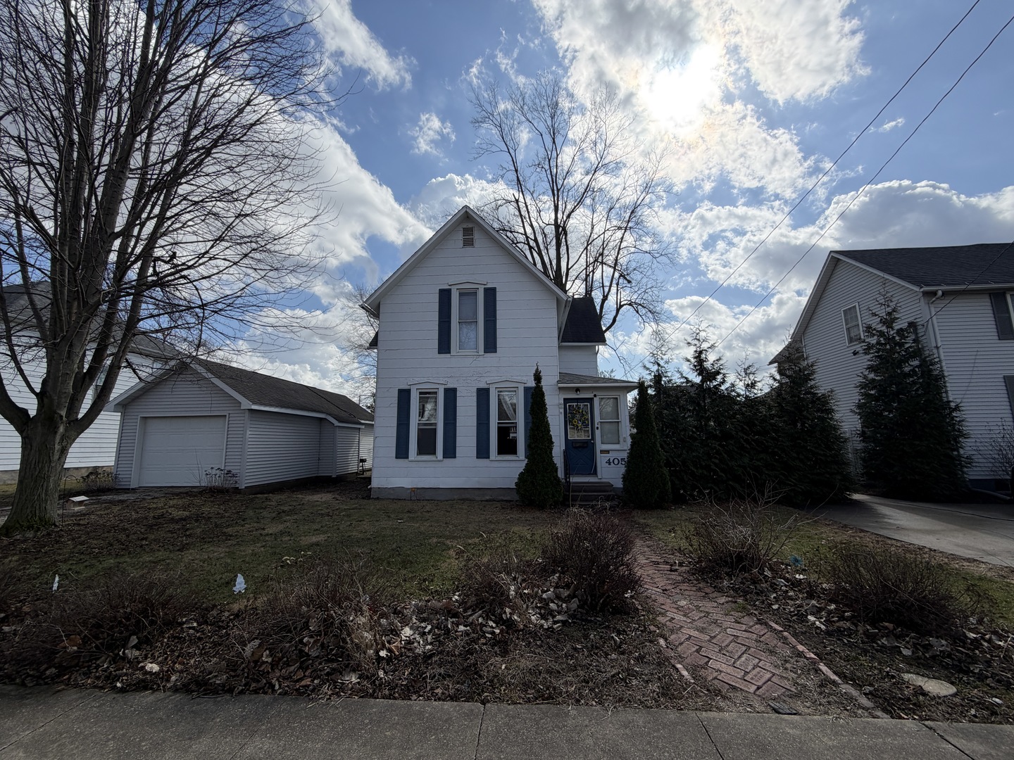 405 E Seminary Avenue Property Photo 1