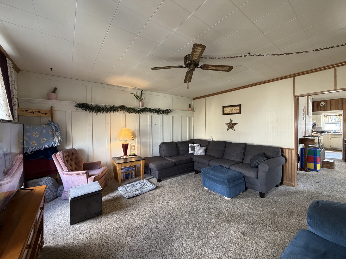 405 E Seminary Avenue Property Photo 6