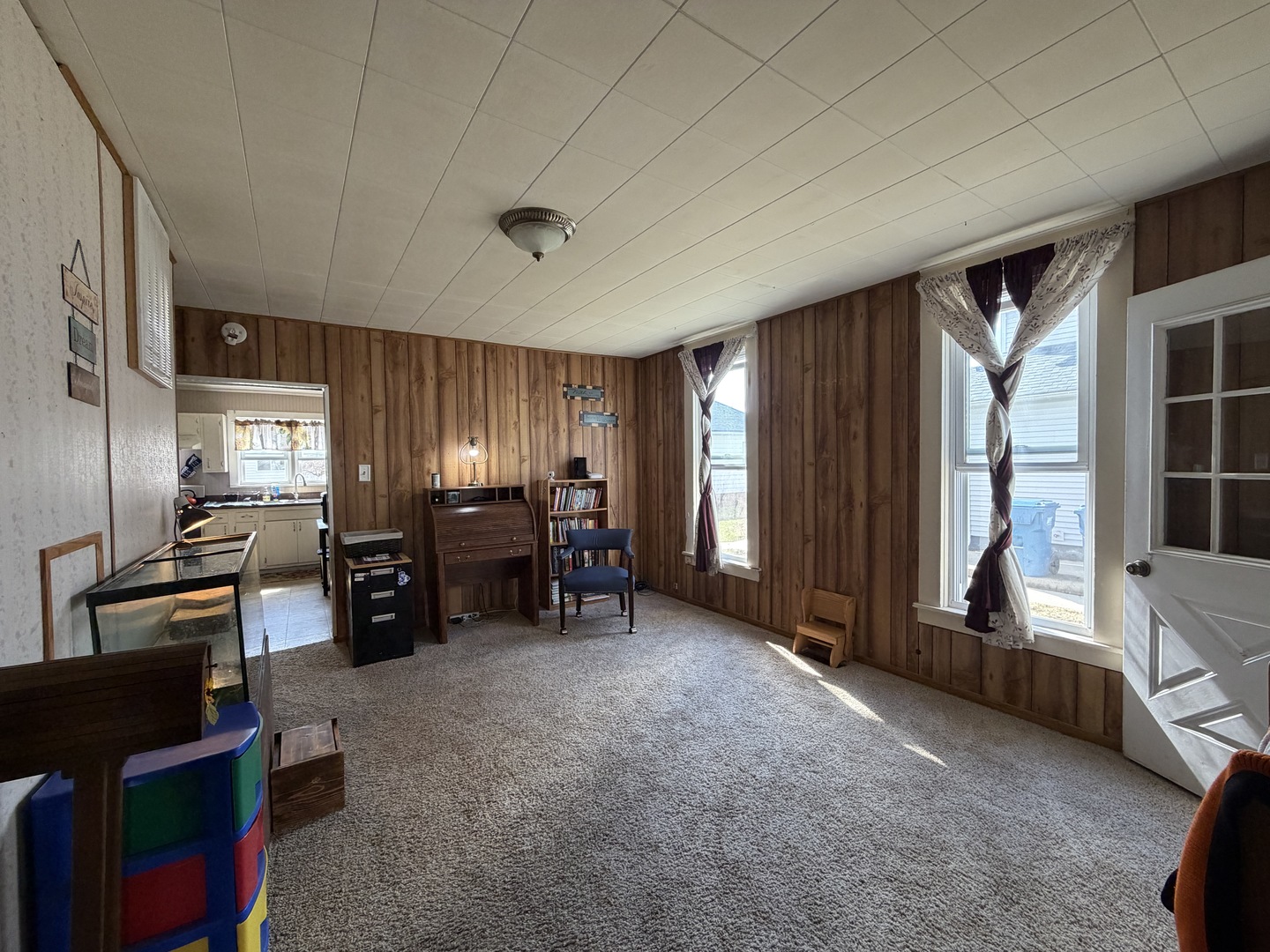 405 E Seminary Avenue Property Photo 8
