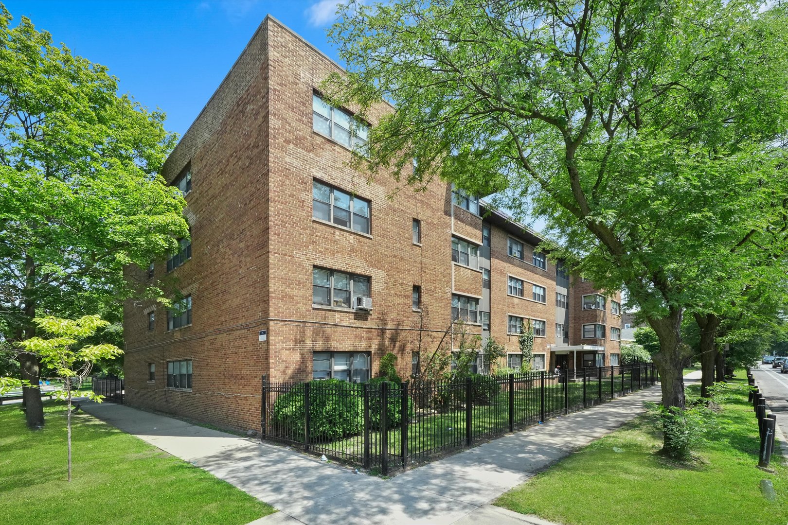 7801 S South Shore Drive Property Photo 1