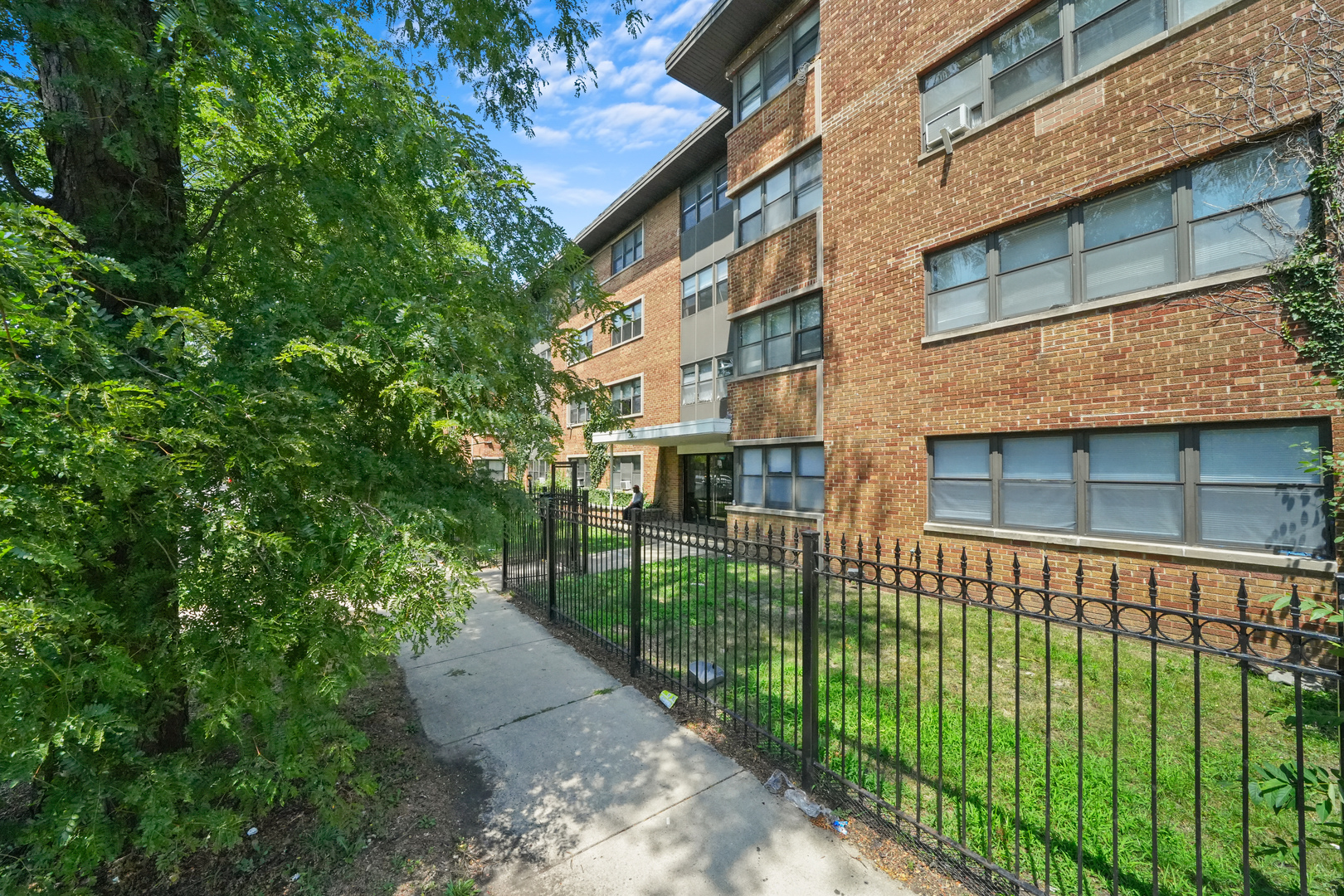 7801 S South Shore Drive Property Photo 3
