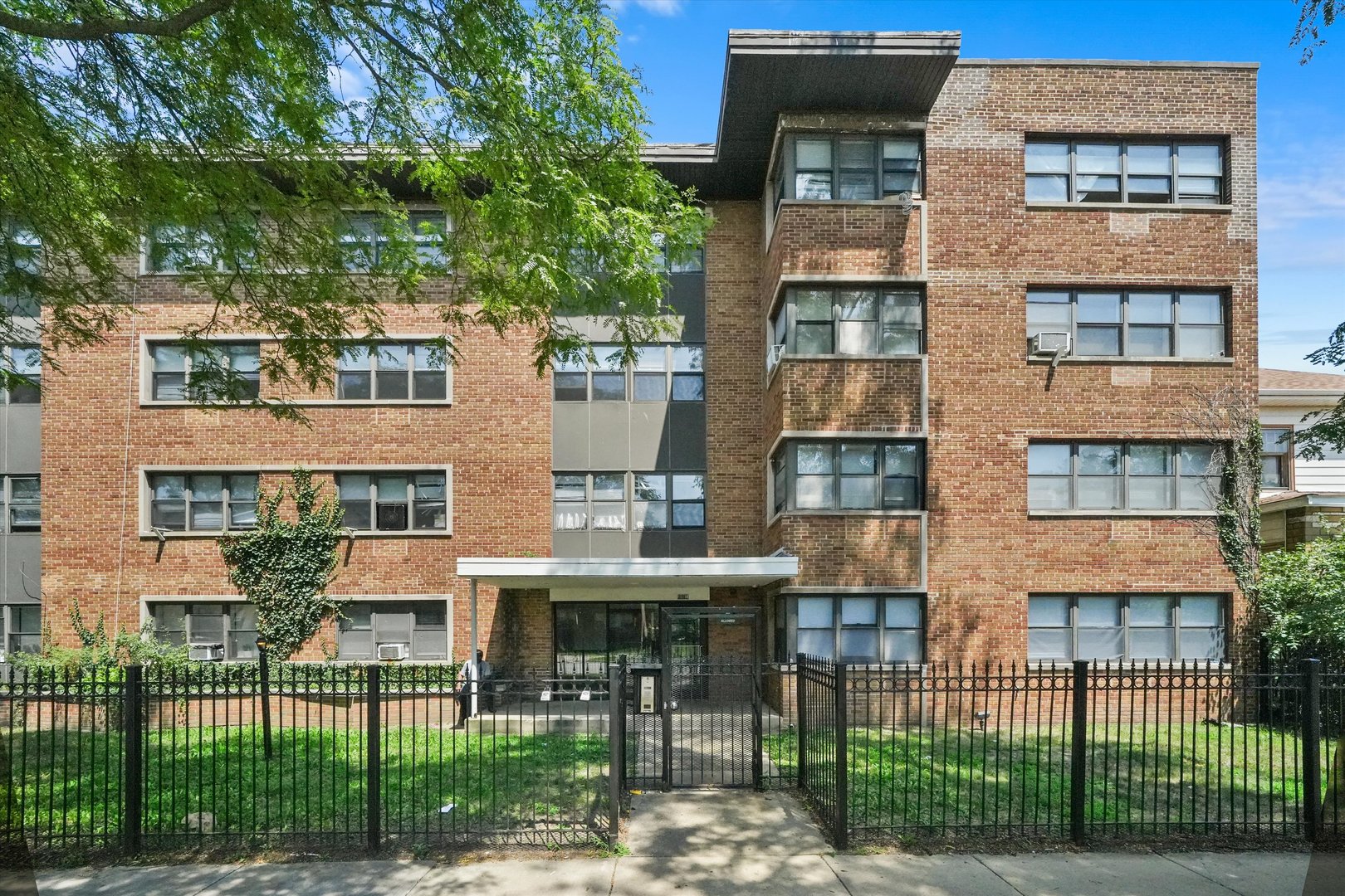 7801 S South Shore Drive Property Photo 4
