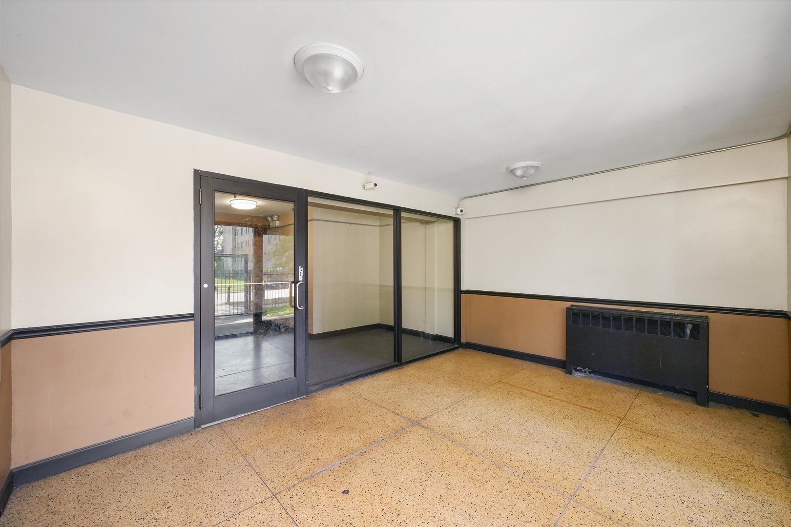 7801 S South Shore Drive Property Photo 6