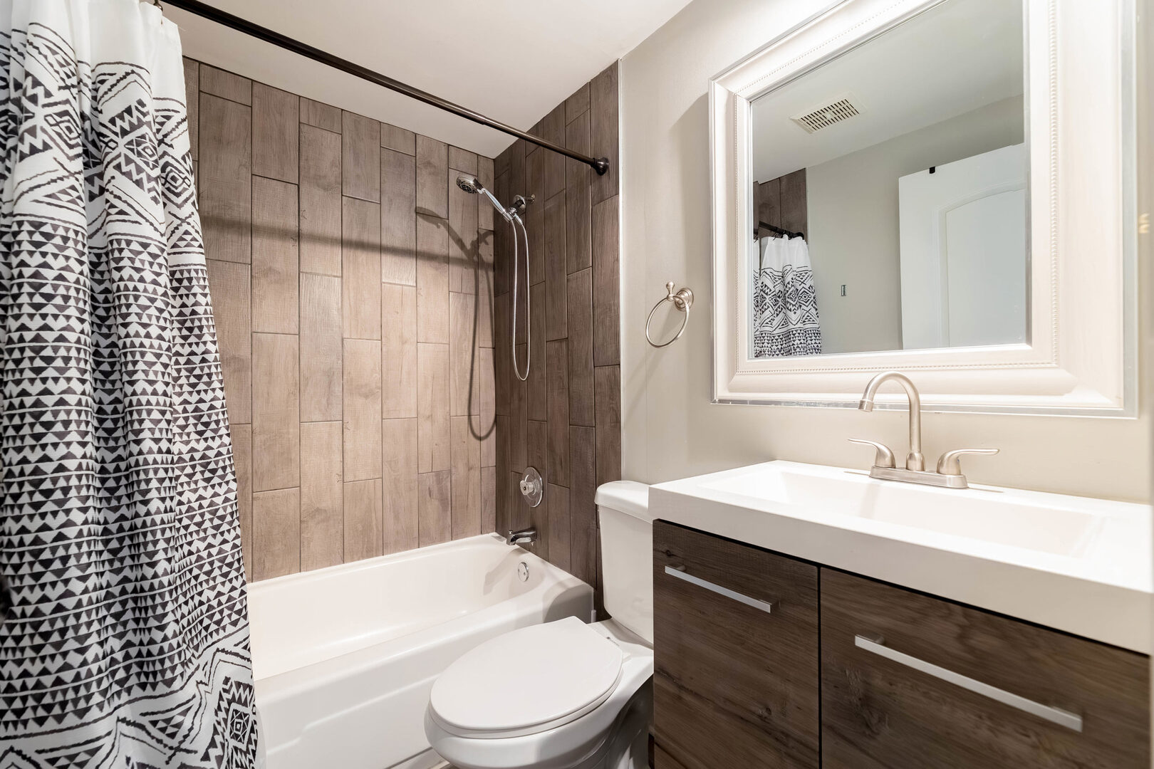 4553 W 56th Street 208e Property Photo 13