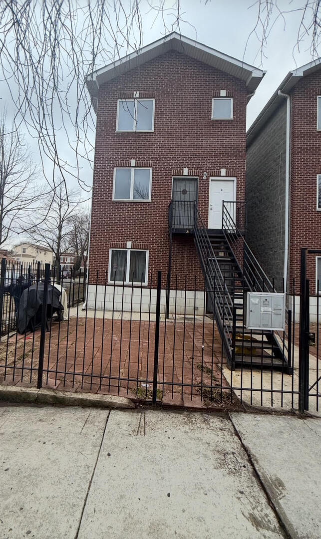 1401 S Kedvale Avenue Property Photo 1