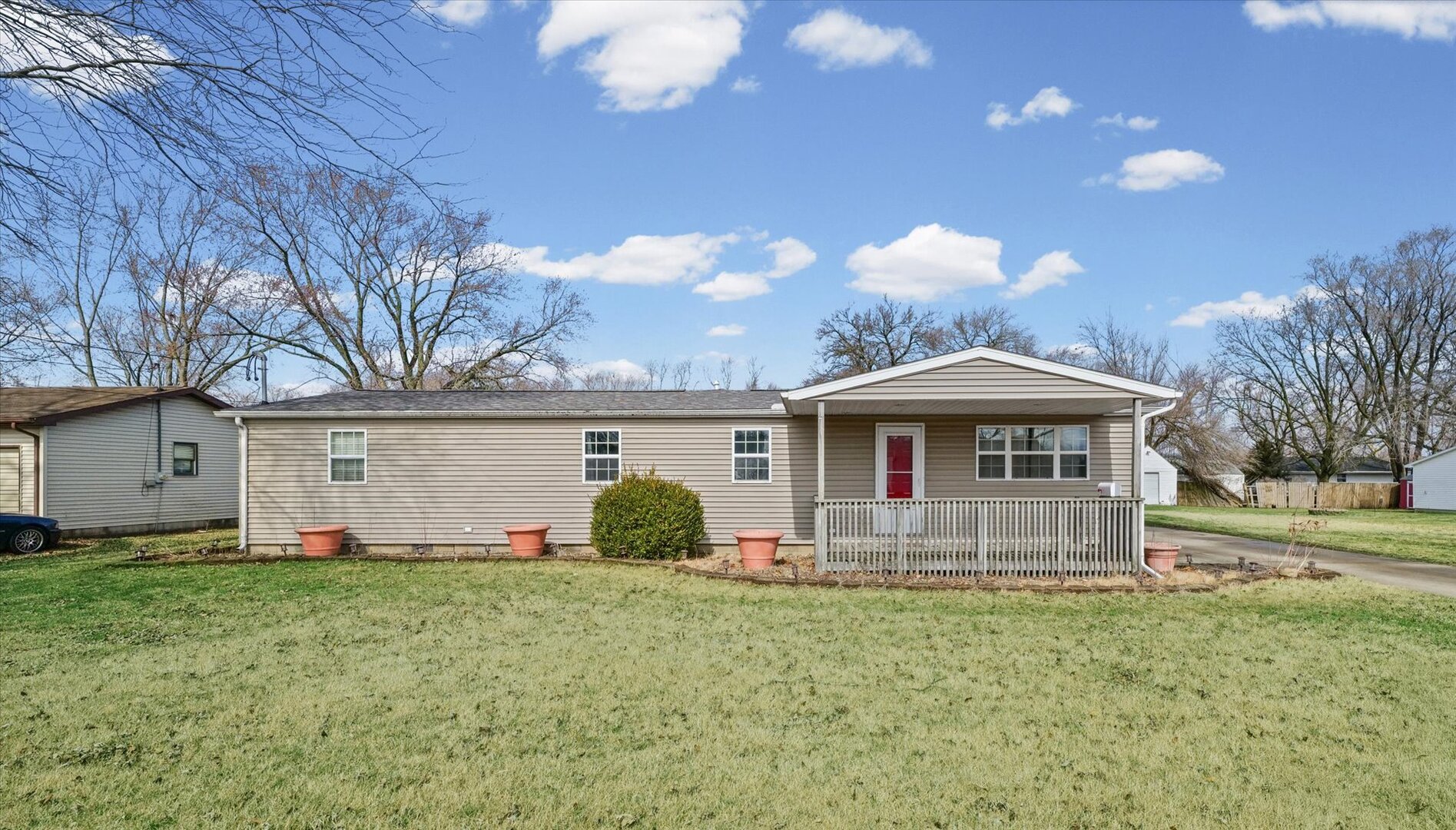 1095 Eastview Drive Property Photo 1