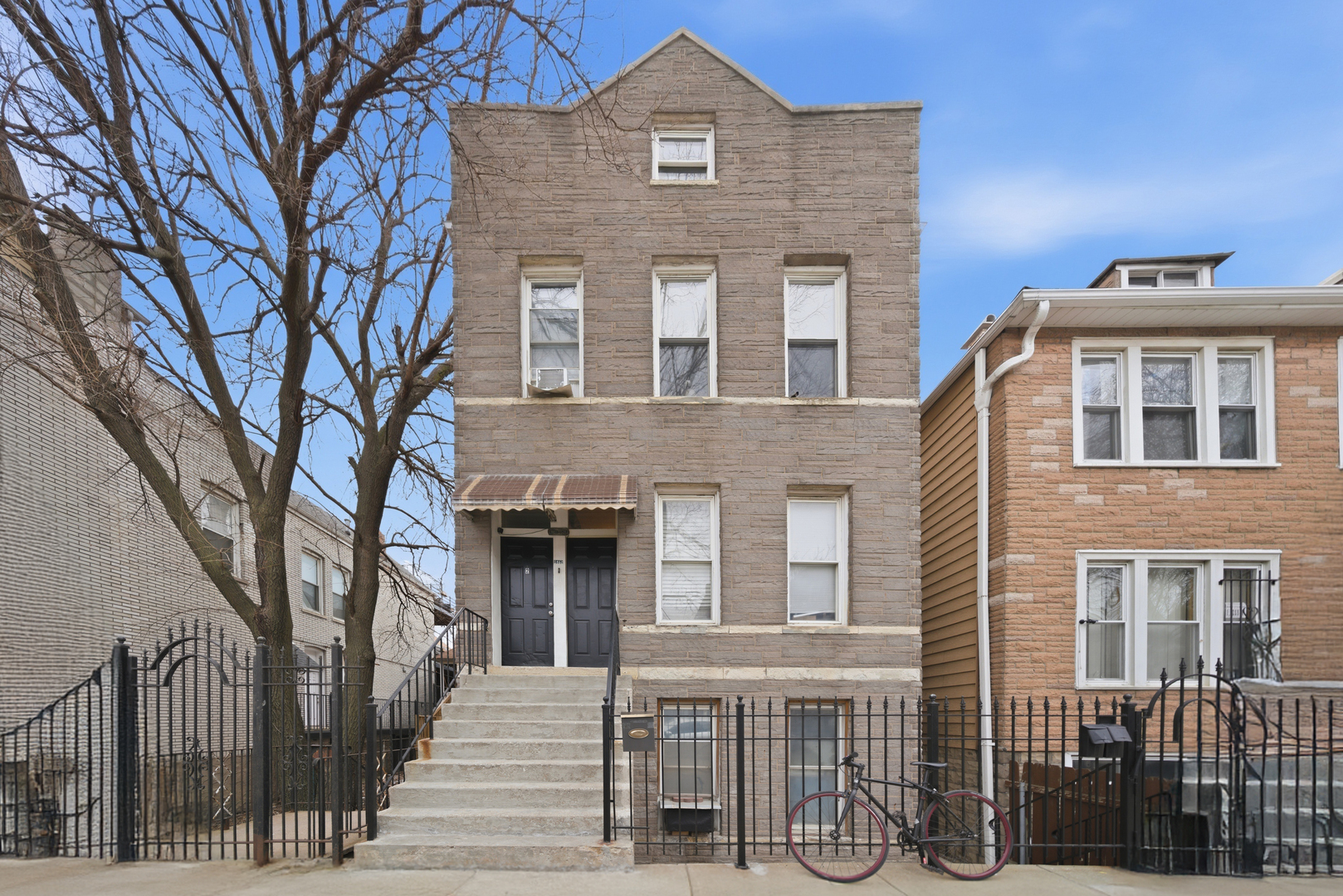 1852 W 17 Street Property Photo 3
