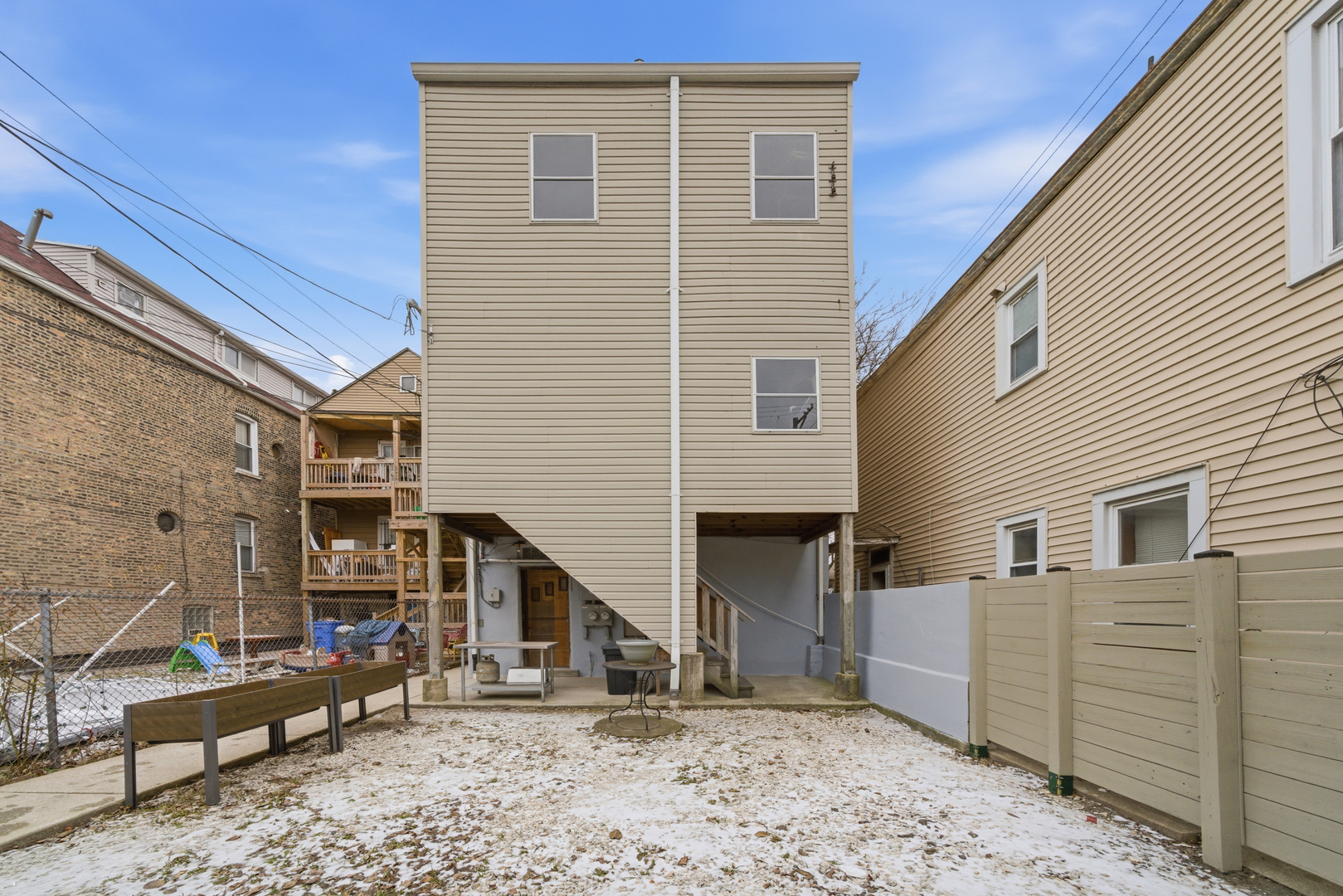 1852 W 17 Street Property Photo 4