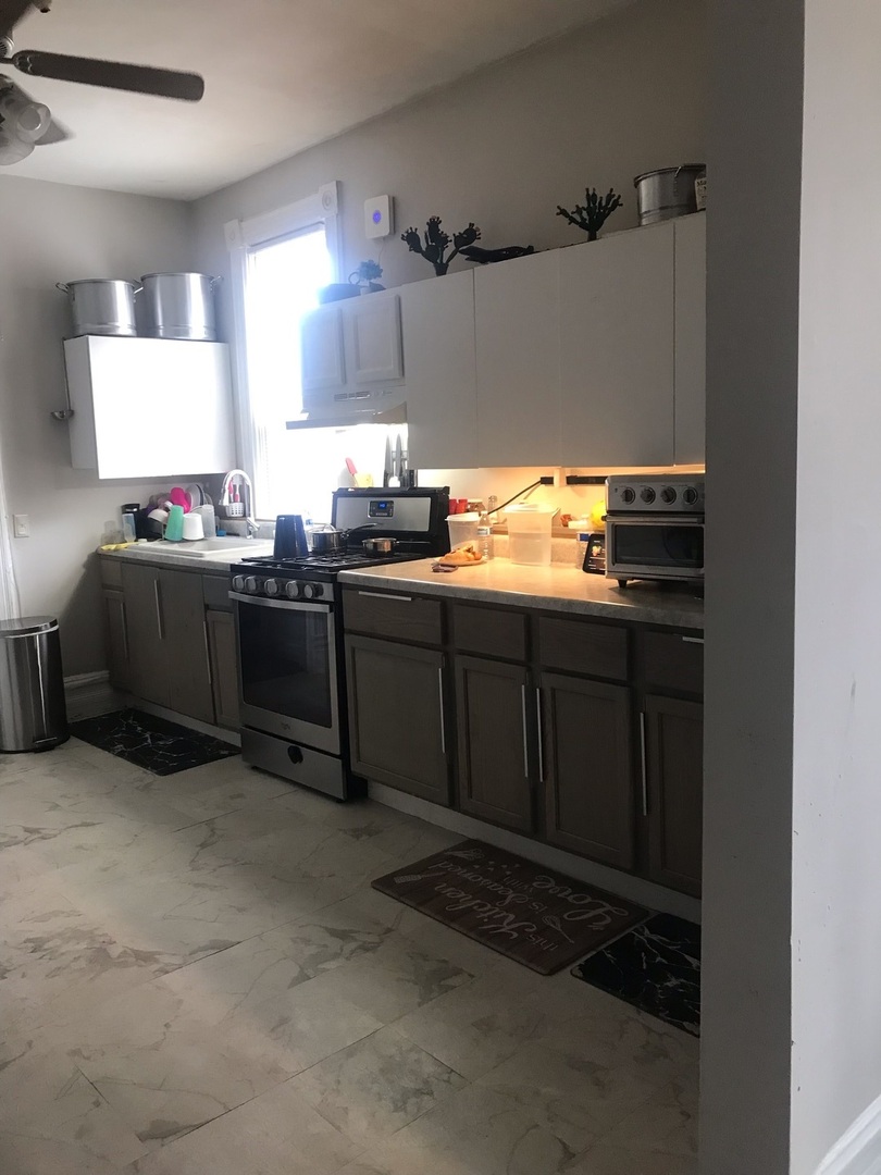 1852 W 17 Street Property Photo 14