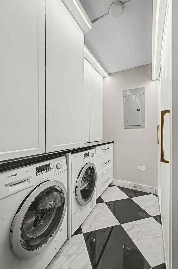 221 E Walton Place 13c Property Photo 14