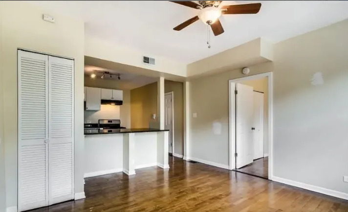 3240 N Clark Street Property Photo 6